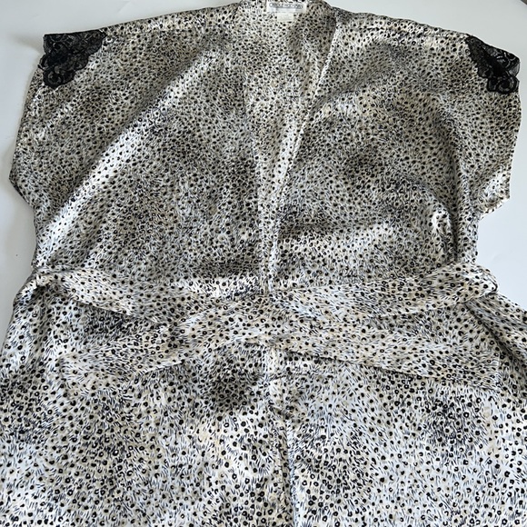 Carole Hochman Robe Black & Tan Print - Picture 5 of 12